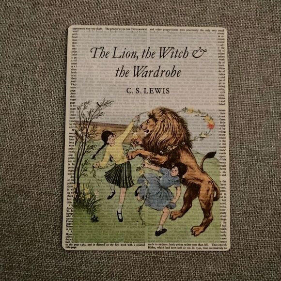 The Lion, the Witch, & the Wardrobe Narnia Magnet - Picture 5 of 8